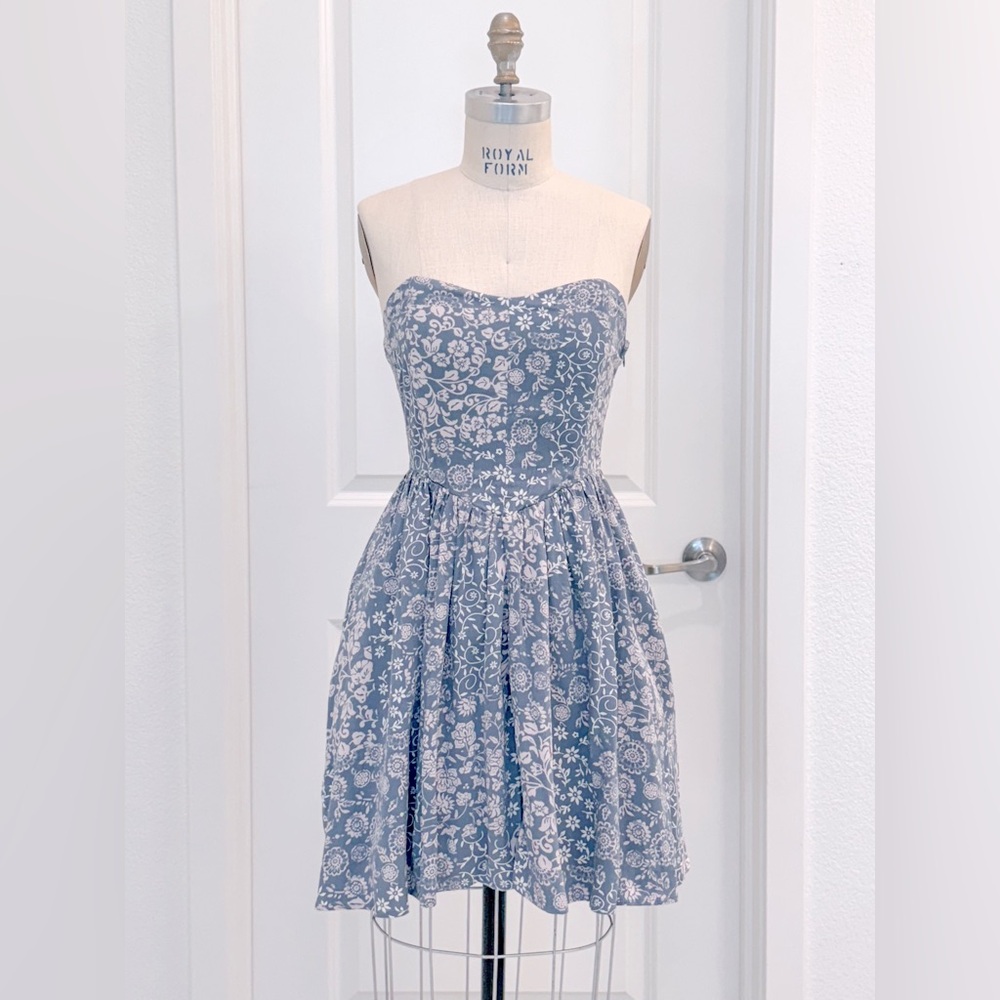 FOREVER 21 strapless blue mini dress sweetheart neckline floral print size Small
